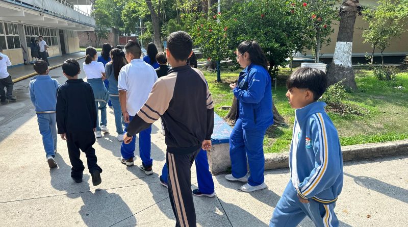 Tendencia en jóvenes «batallas de aura» no serán prohibidas en escuelas del Estado