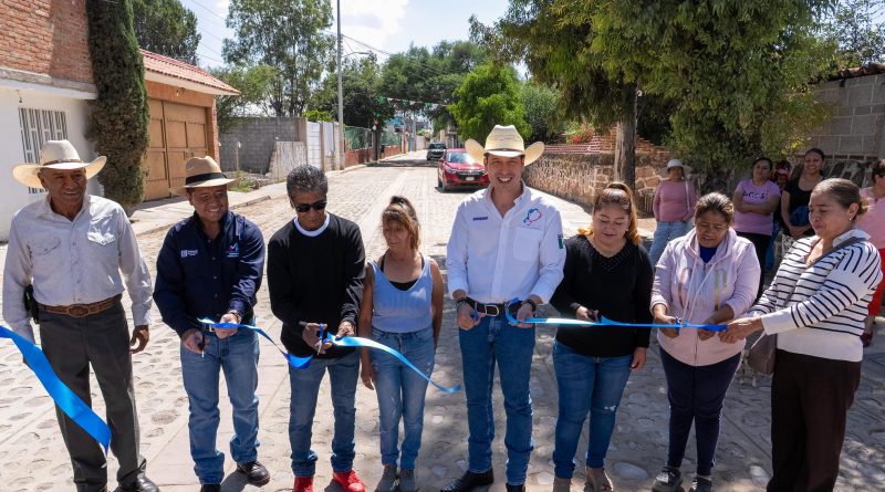 Entrega Rodrigo Monsalvo obras por más de 20 millones de pesos
