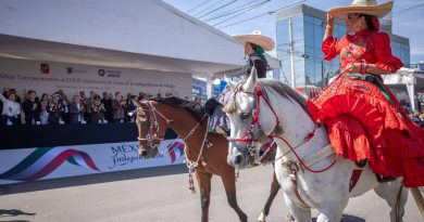 Atestigua gobernador desfile cívico militar ante nueve mil asistentes