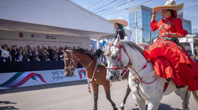 Atestigua gobernador desfile cívico militar ante nueve mil asistentes