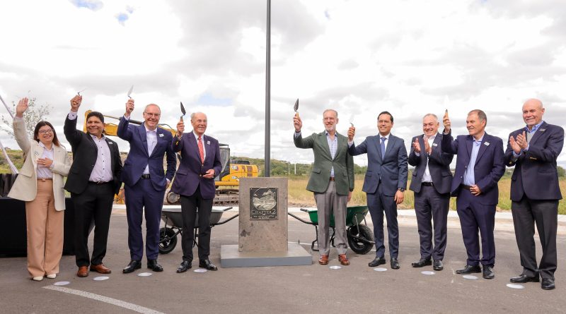 Colocan la primera piedra de Mankiewicz México en Corregidora